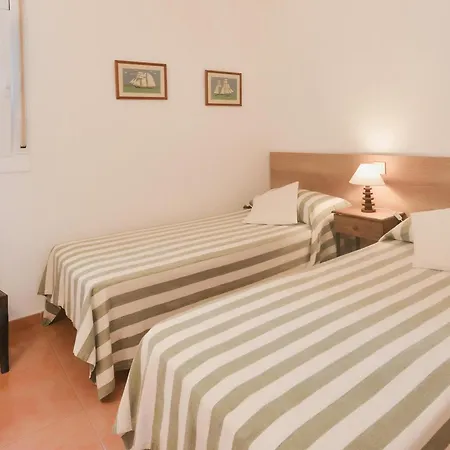 Apartamento Platja D'aro, 3 Dormitorios, 6 Personas - Es-329-20 Apartment *