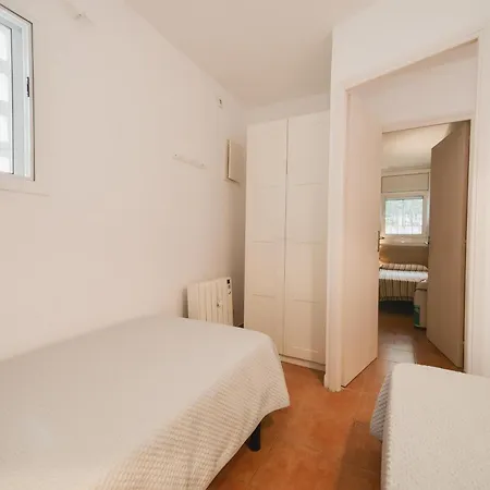 Apartment Apartamento Platja D'aro, 3 Dormitorios, 6 Personas - Es-329-20 *