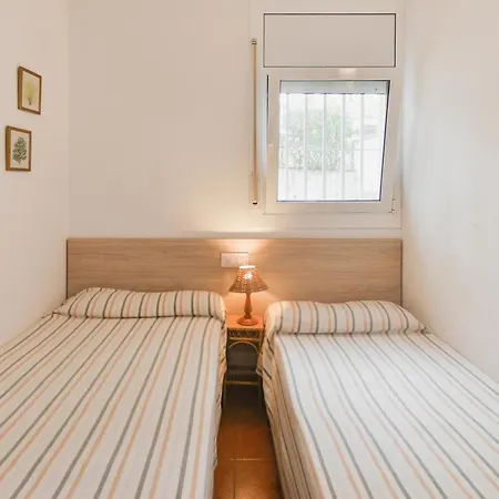 Apartamento Platja D'aro, 3 Dormitorios, 6 Personas - Es-329-20 Apartment *